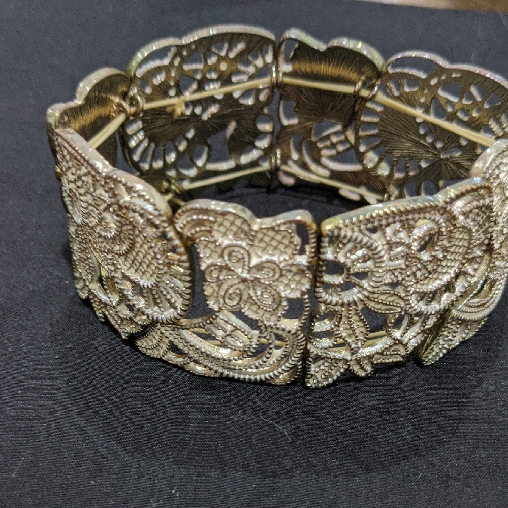 Elegant Gold Filigree Bracelet